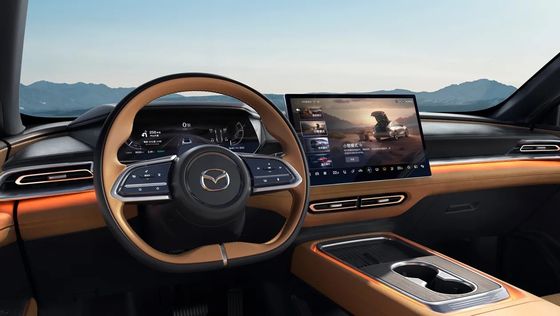 Le premier véhicule purement électrique Mazda EZ-6 est une berline à traction arrière élégante avec