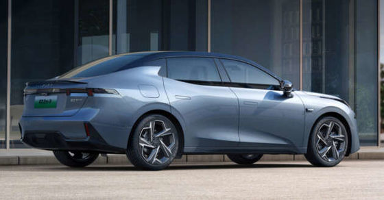 Puissante nouvelle voiture hybride LYNK & CO 07 EM-P Avec 163 ch et 255 Nm de couple et 160 kW de puissance moteur et 3 vitesses boîte de vitesses DHT