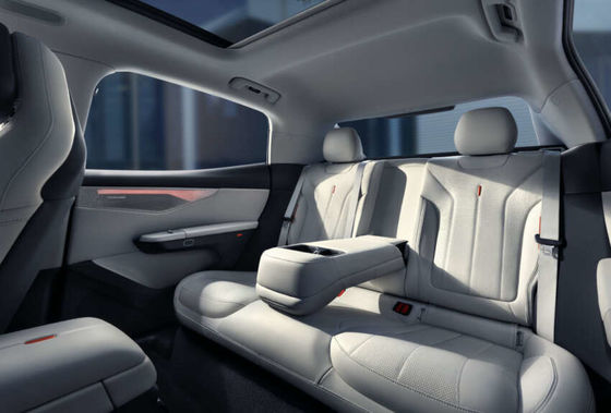 Puissante nouvelle voiture hybride LYNK & CO 07 EM-P Avec 163 ch et 255 Nm de couple et 160 kW de puissance moteur et 3 vitesses boîte de vitesses DHT