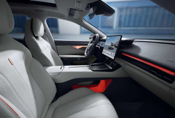 Puissante nouvelle voiture hybride LYNK & CO 07 EM-P Avec 163 ch et 255 Nm de couple et 160 kW de puissance moteur et 3 vitesses boîte de vitesses DHT