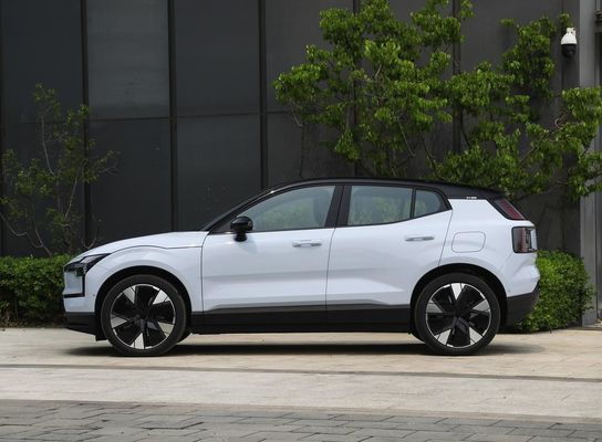 Volvo SUV électrique purement électrique EX30 410km longue portée RWD édition de base avec 272P.s et un couple de 343N.m puissance du moteur