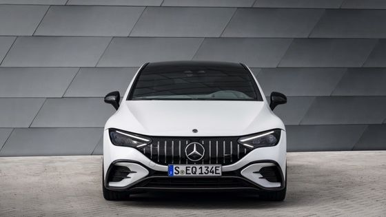 Véhicule électrique à très longue portée Mercedes-Benz EQE AMG 53 4MATIC+avec une puissance de moteur de 460 kW/625P.s 220km/h vitesse maximale