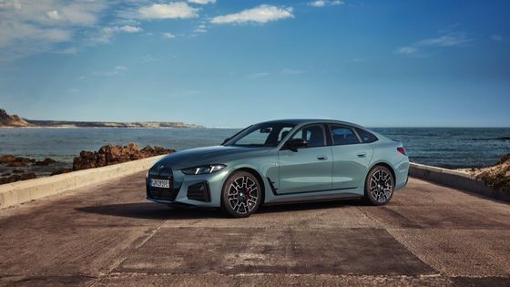 Véhicule purement électrique haute performance 450km BMW i4 accélération 0-100km/h à 3,9s 225km/h vitesse maximale 400kw de puissance