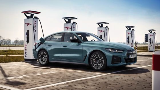 Véhicule purement électrique haute performance 450km BMW i4 accélération 0-100km/h à 3,9s 225km/h vitesse maximale 400kw de puissance