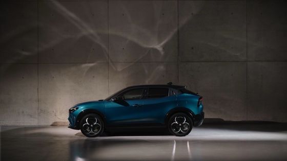 Première voiture électrique compacte Alfa Romeo Junior Electric avec 54,8kwh de batterie et une puissance maximale de 158kW, jusqu'à 345 miles de portée