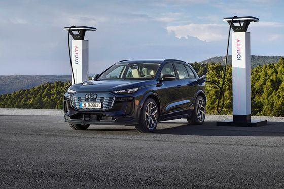 Longue autonomie réclamée avec une charge super rapide de 270 kW et un équipement généreux à l'Audi Q6e-tron, un véhicule purement électrique de 285 kW.