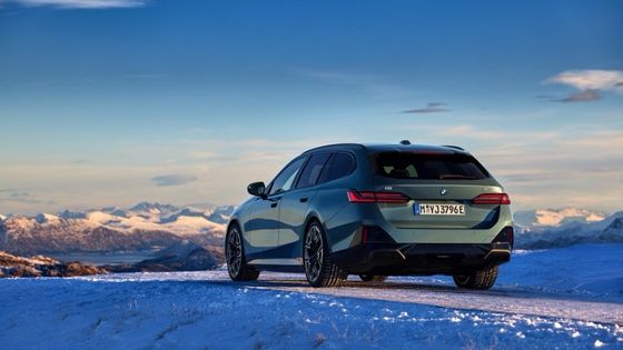 La voiture électrique la plus récente avec une batterie de 84,4 kWh une autonomie de 329 miles avec 335 ch/430 Nm à la BMW i5 Touring eDrive40