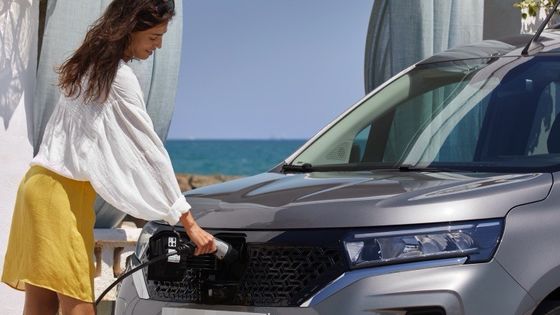 Position de conduite confortable et cabine pratique avec une bonne valeur Nissan Townstar MPV Pure Ev avec WLTP 285km