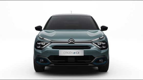 Conduite décente E-C4 de Citroën avec 115 kW (156 ch) de puissance à 150 km / h Vitesse maximale 54kwh batterie au lithium-ion