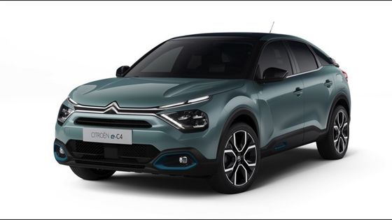 Conduite décente E-C4 de Citroën avec 115 kW (156 ch) de puissance à 150 km / h Vitesse maximale 54kwh batterie au lithium-ion