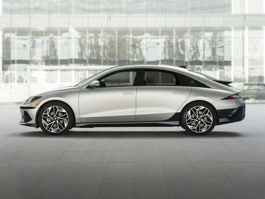Le véhicule électrique le plus économe en énergie 2 Hyundai Ioniq 6 Véhicule purement électrique avec une autonomie maximale de 361 miles Couvre une autonomie de 4,17 mi/kwh