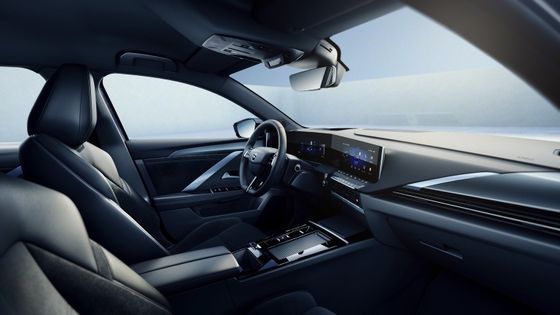 Véhicule électrique à conduite confortable à Opel Astra Electric avec batterie de 54kwh 150kw de puissance moteur à 170km/h vitesse maximale