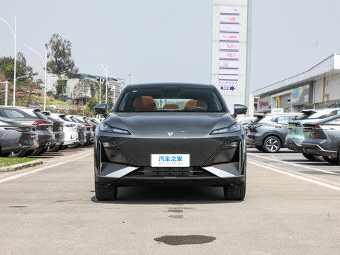 Le dernier système HUAWEI DEEPAL S07 2024 EREV avec 121 km CLTC0.5h Temps de charge rapide 175kW Puissance maximale 320N.m couple