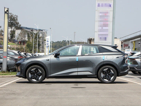 Le dernier système HUAWEI DEEPAL S07 2024 EREV avec 121 km CLTC0.5h Temps de charge rapide 175kW Puissance maximale 320N.m couple