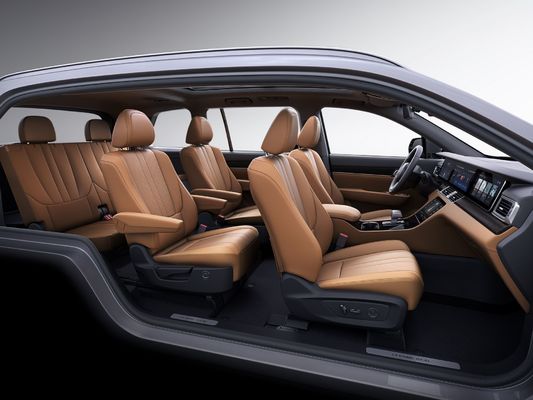 220km/h Plug In Hybrid SUV 700Km Range Four Screens Six Seater Electric Car