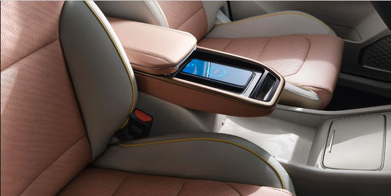 Luxury ECO Friendly Electric Cars 4 Wheel Drive SUV Geely Geometry M6 450km CLTC