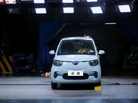 XIAOHU FEV Mini EV Cars 100km/h New Energy Vehicles For Adult