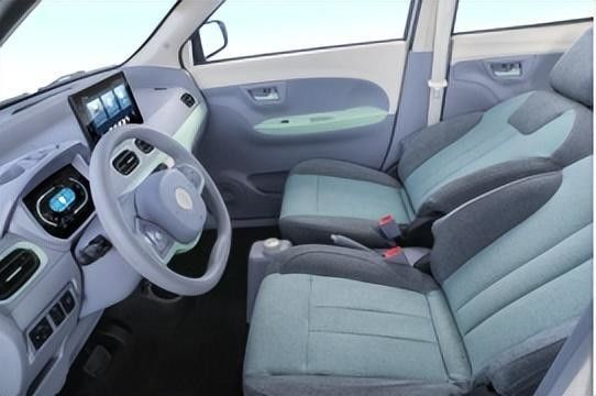 Excellent Interior Rich Configuration And Fashion Design At Lingbao Box EV New Car