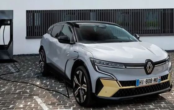 Long term test drivingat Renault Megane E-Techbattery capacity with 40/60kWh, with about 158/208 miles of range