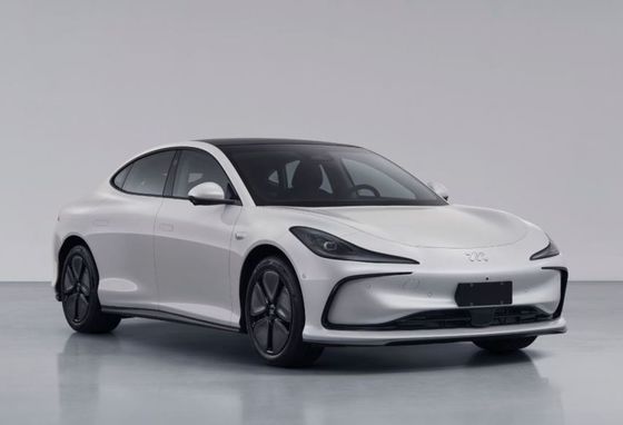 Presale Zhiji L6 Pure Electric 4door Sedan Motor Power 216kw With A Half Spoke Steeling Wheel New Energy Car
