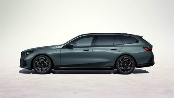 Newest ev car matching 84.4kWh battery 329miles range with 335bhp/430Nm at BMW i5 Touring eDrive40 single speed RWD
