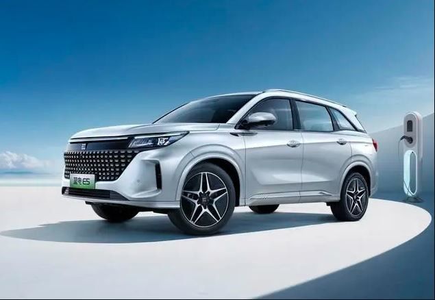 Dongfeng SUV électrique de taille moyenne