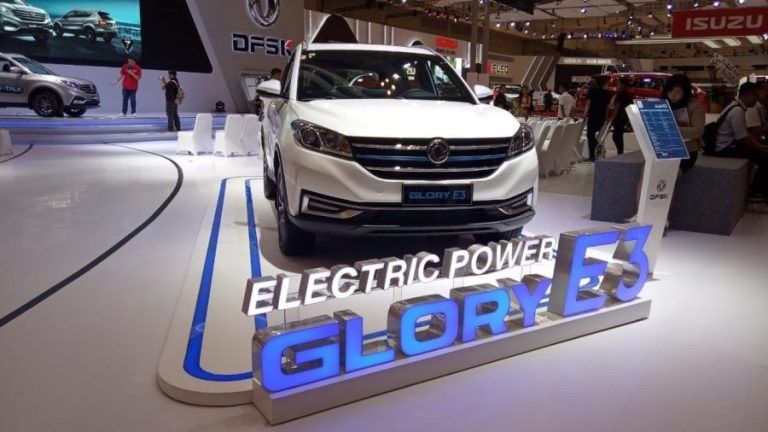 Voiture électrique SUV de Dongfeng de la boîte de commande électrique 5 Seater des voitures EV AMG de la gloire E3
