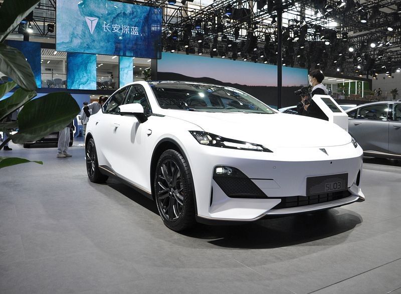 Voitures électriques automatiques de haute performance de Changan Sl03 cinq sièges de la porte cinq à quatre roues