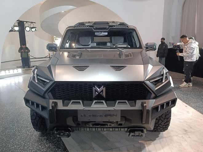 Grand véhicule électrique à Dongfeng Mengshi M-Hero 917 EV La production a commencé 1000 ch 505 km de portée sous le capot