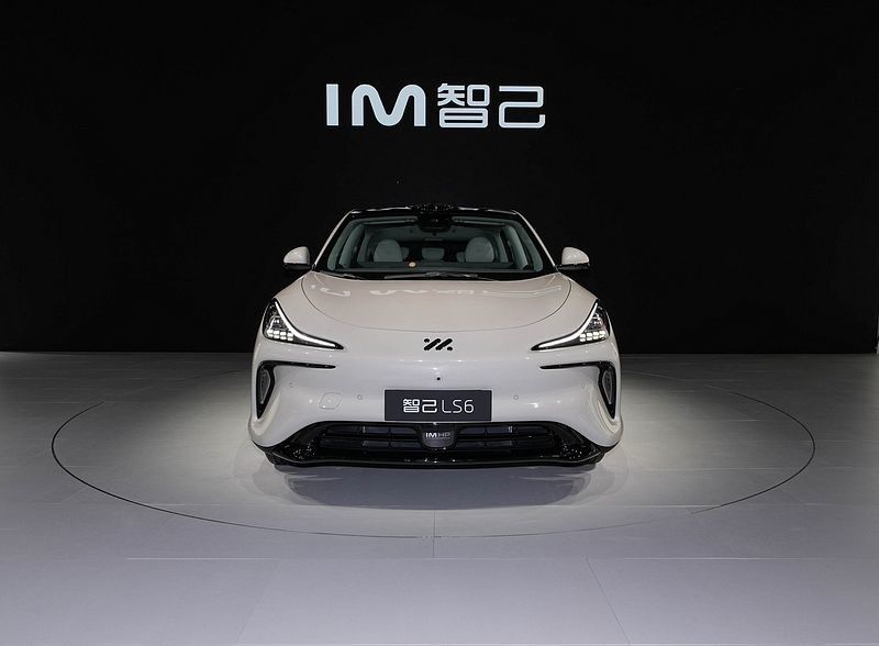 Zhiji LS6 Puissance maximale de 575 kW Toutes les voitures électriques avec une vitesse maximale de 252 km / h Véhicule de sport électrique