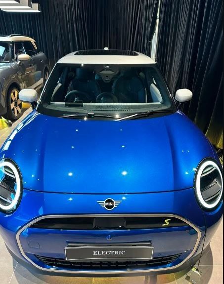 Coming To 2024 Dernière Mini Cooper électrique Pure Hatch 4 portes / 5 sièges Avec une grande salle