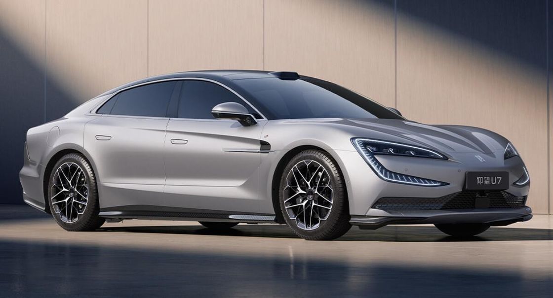 PRESALE 2024 Nouveau véhicule électrique BYD Yangwang U7 Sedan Résistance au vent de Cd 0,195 240 kW de puissance du moteur