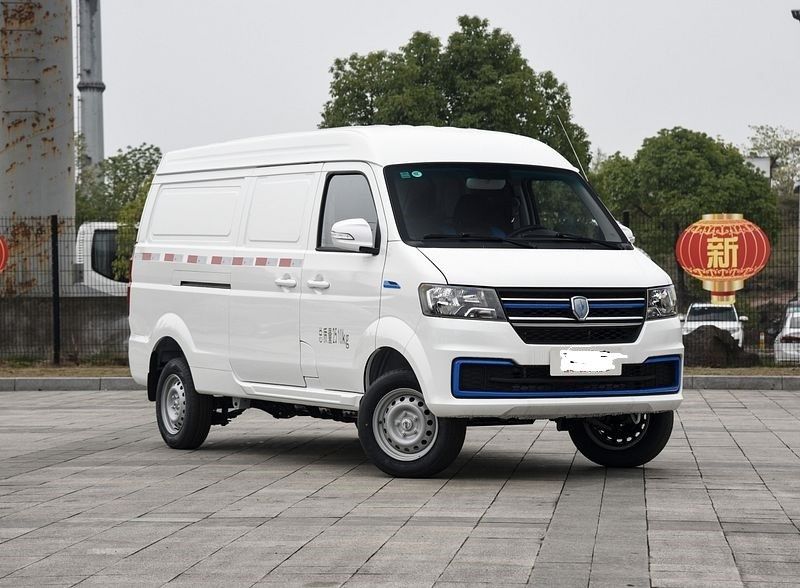 Forme carrée Adopté Jinbei Style de famille Nouveau véhicule électrique Van Hiace EV Avec 220N.m Et 300km NEDC Avec vitesse maximale à 80km/h