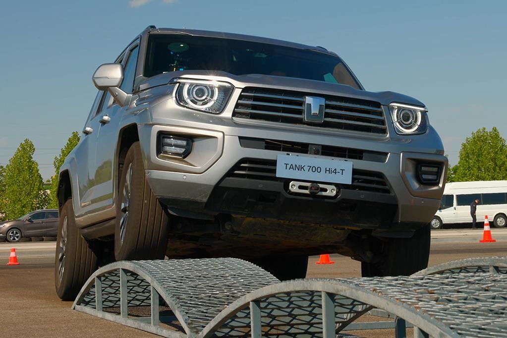 GWM TANK SUV tout-terrain de luxe PHEV AWD Traction à 190 km/h Vitesse maximale Avec moteur V6 de 3,0 tonnes 360 PS et temps de charge rapide de 0,4h