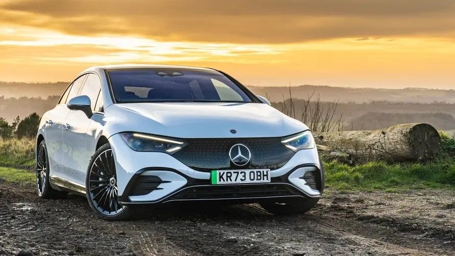 Le véhicule électrique le plus convaincant Mercedes-Benz EQE 300 Sedan 525km gamme 180kw/245P.s puissance w 210kmh vitesse maximale