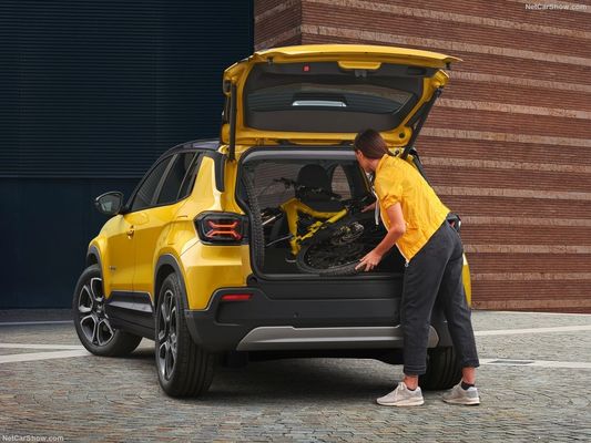 Small Compact Family Focused All Electric Crossover SUV Jeep Avenger With WLTP400km